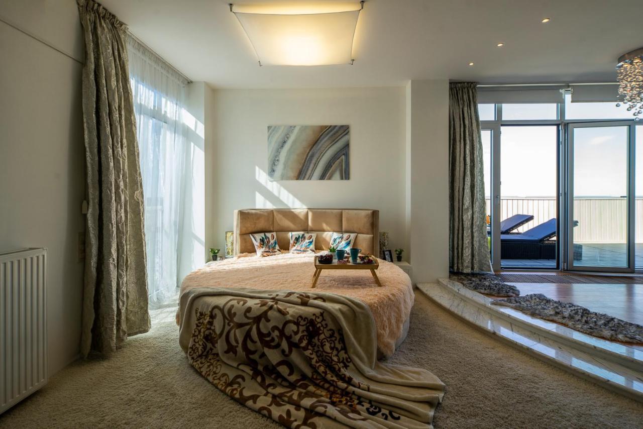 Skyhouse Private Penthouse And Lejlighed Riga